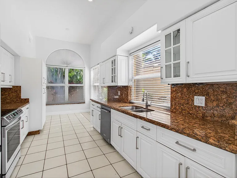 7848 Travlers Tree Dr — Photo 13