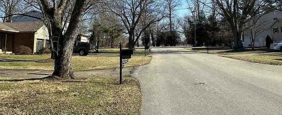 2nd image of 6105 Park Rd