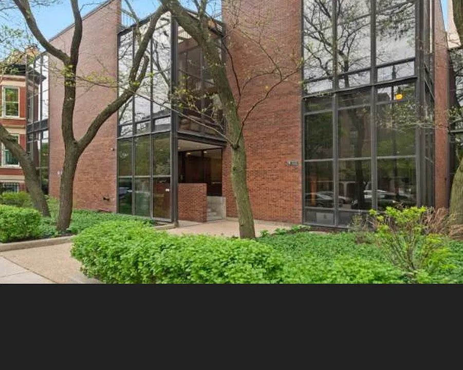 2131 N Clark St #8