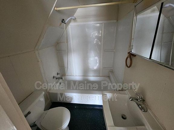 4th image of 193 Holland St #5