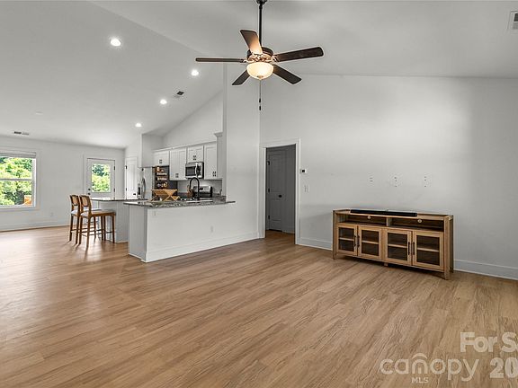 5th image of 2412 Mintew Cir
