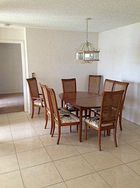 2nd image of 2837 Carambola Cir S