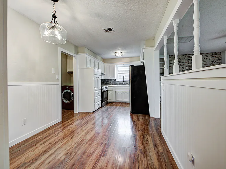 721 Vicksburg Ave — Photo 3