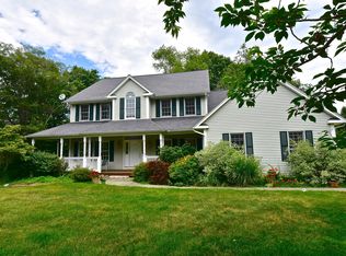 98 Leetes Island Rd, Guilford, CT 06437