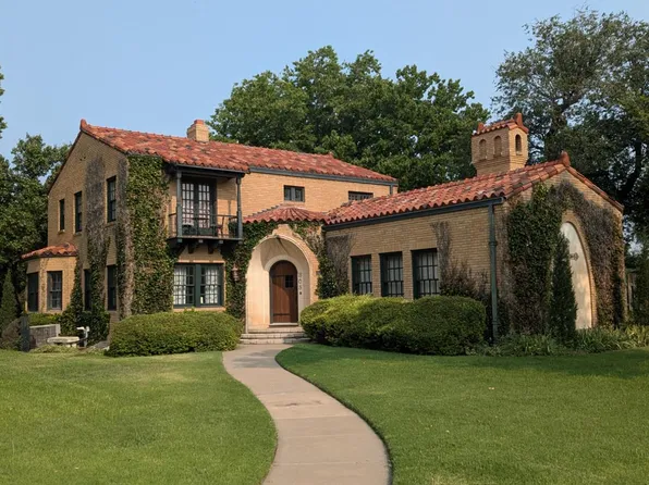 305 W 7th St, Liberal, KS 67901