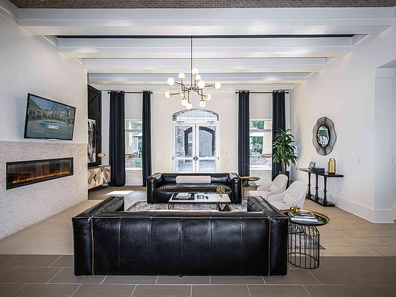 The Summit at Nashville West ; Clubroom