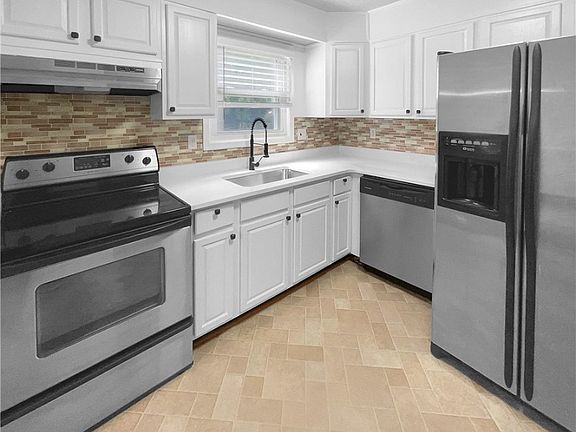 3rd image of 10911 Bluebell Dr