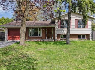 9 Button Ct, Ottawa, ON K1K 4A3