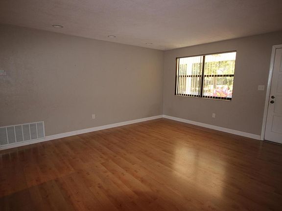 4th image of 731 Santa Ana Ave
