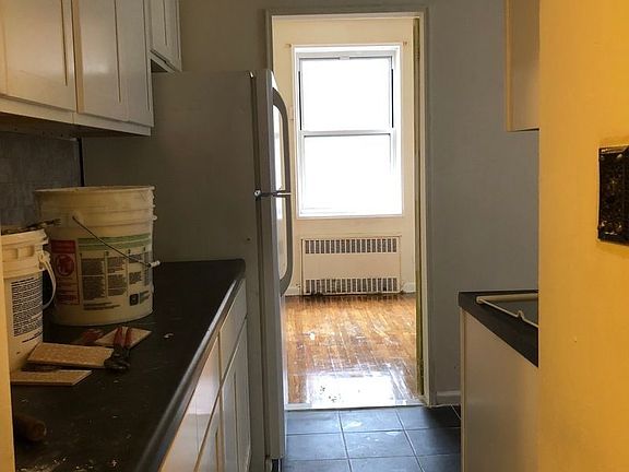 2nd image of 50 Kenilworth Pl APT 2M