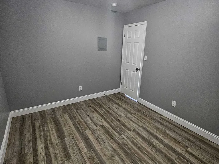 222 Pekin St — Photo 7