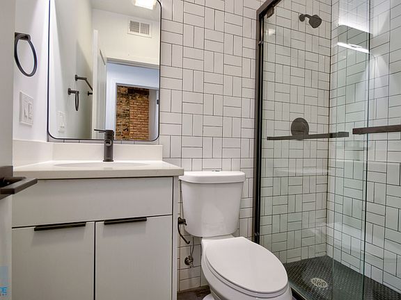 1917 S. Racine Ave. #GF ; Bathroom