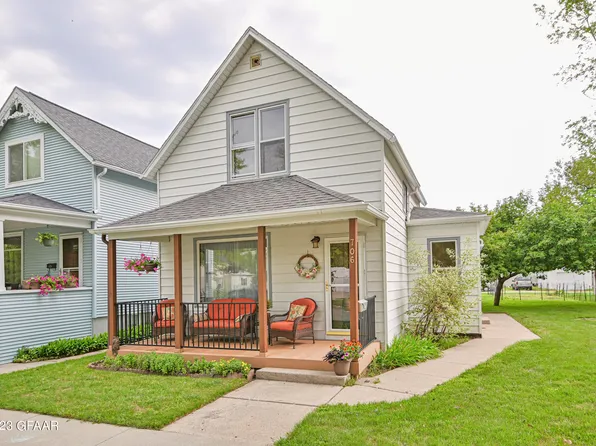706 1st Ave NE, East Grand Forks, MN 56721