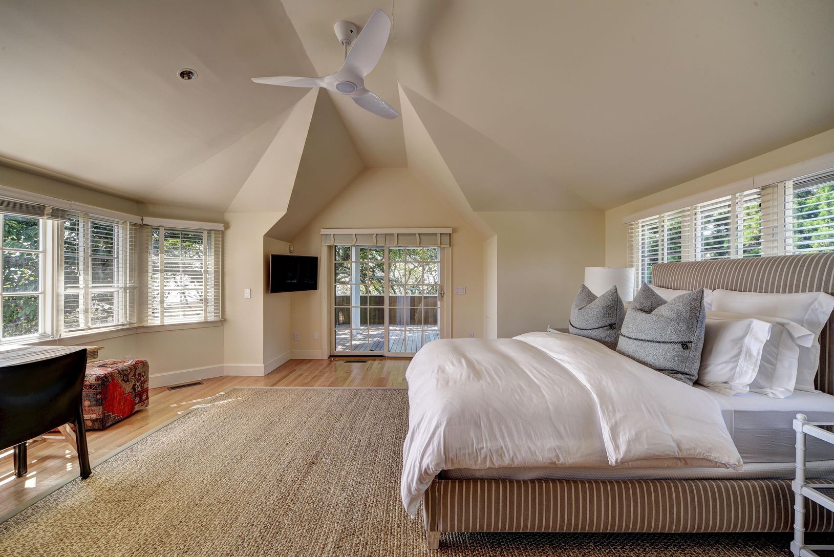  main house 2nd floor guest suite