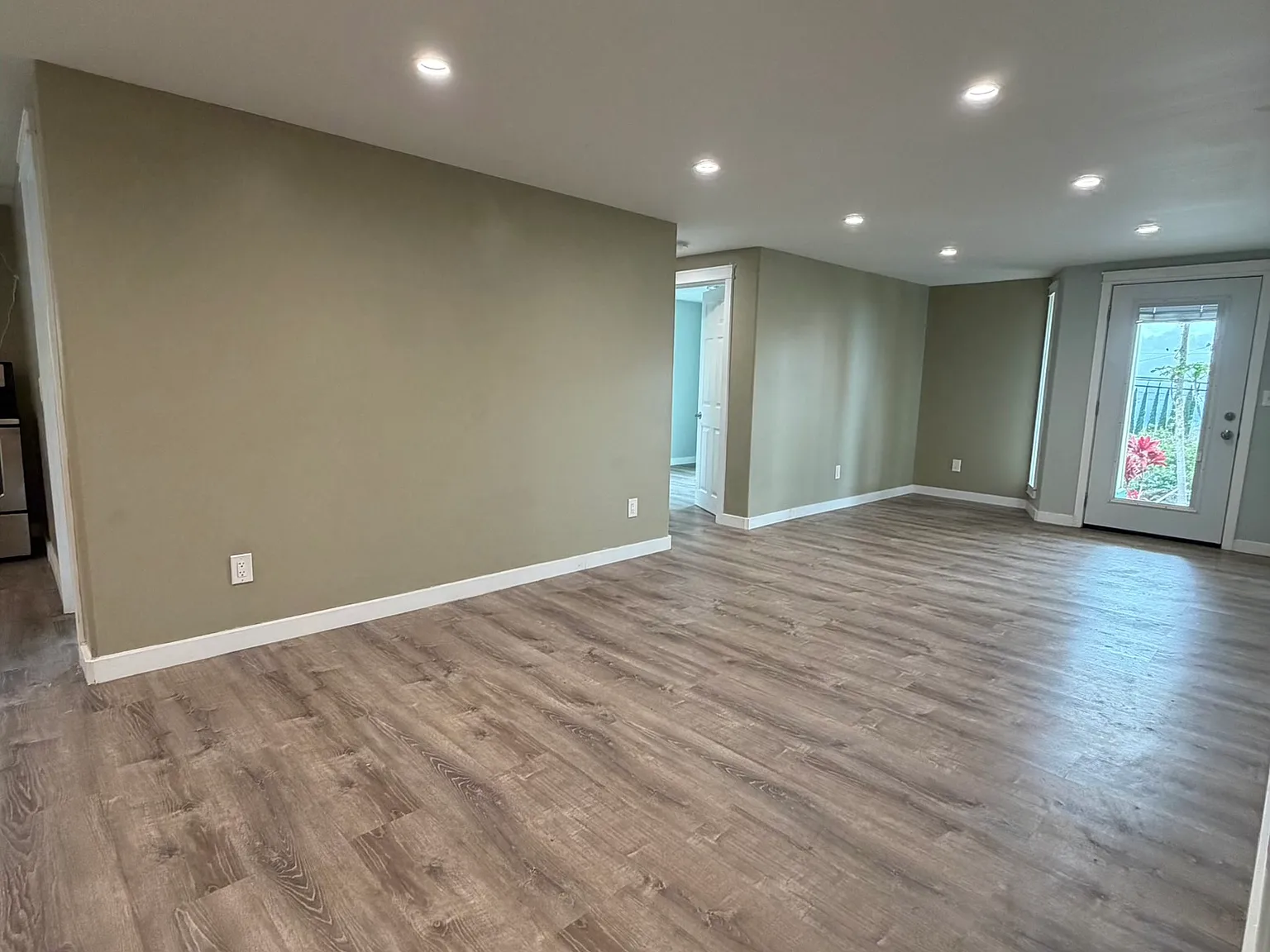 3 bed, 1300 sqft, $3,250 — Photo 2