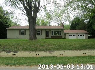 407 Arrowood St SE, Lenoir, NC 28645