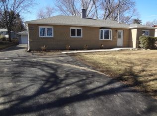 700 Alhambra Ln, Hoffman Estates, IL 60169