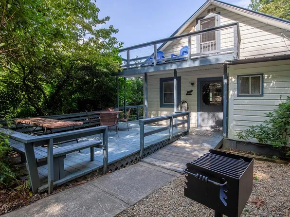 24 Welders Ln, Sylva, NC 28779