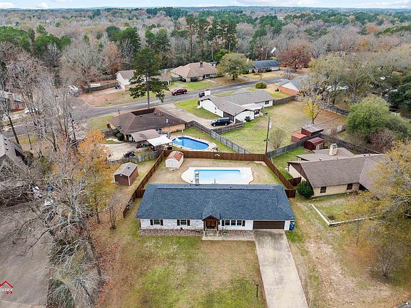 4th image of 3002 Crestwood Ln