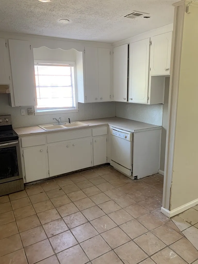 Montwood Dr 3144 (RD) - 3144 — Photo 2