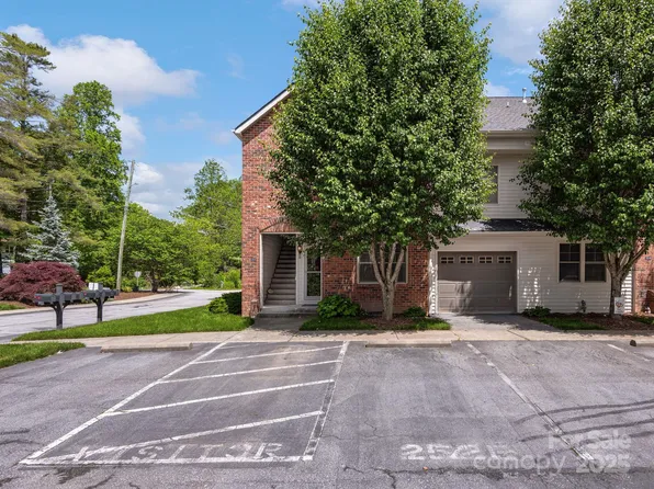 252 Wash Creek Dr #A, Hendersonville, NC 28739