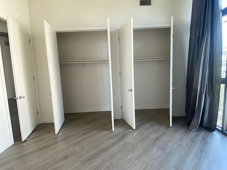 527 10th Ave #507 — Photo 9