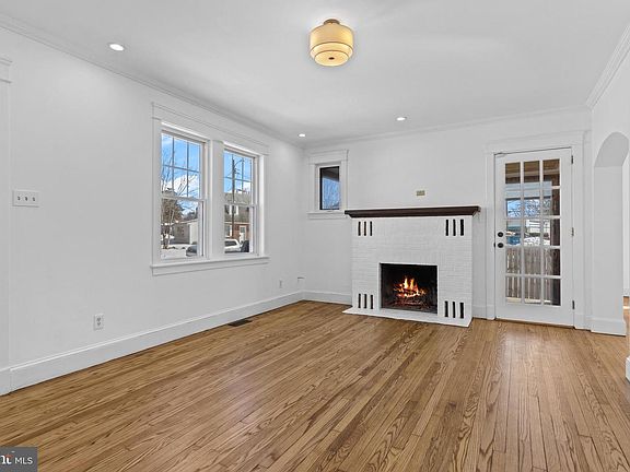 3rd image of 10 Nancy Rd