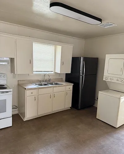 1039 Saint Charles St Photo 1