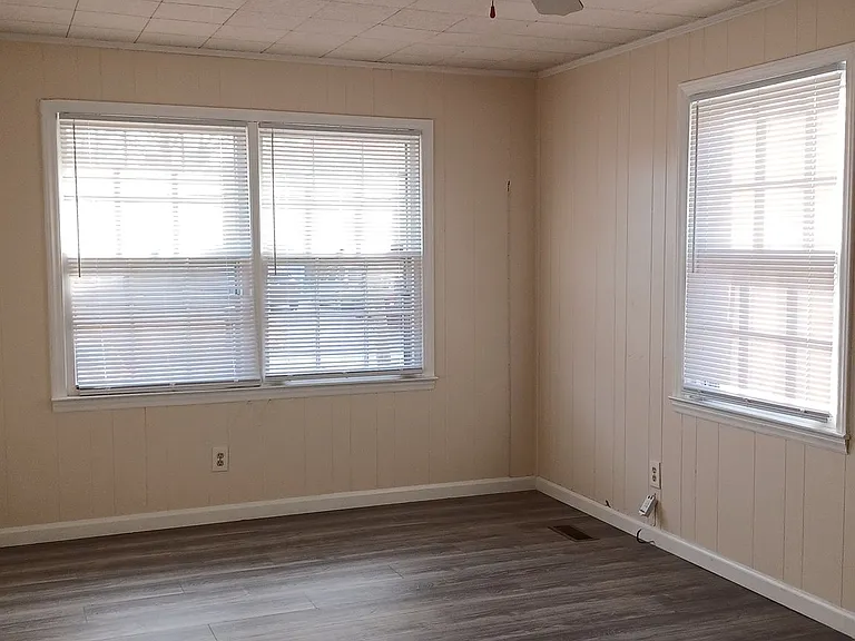 1618 Carousel Cir — Photo 5