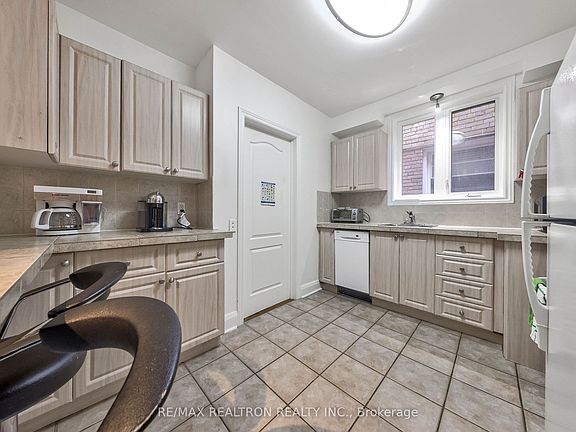 5th image of 1336 Avenue Rd