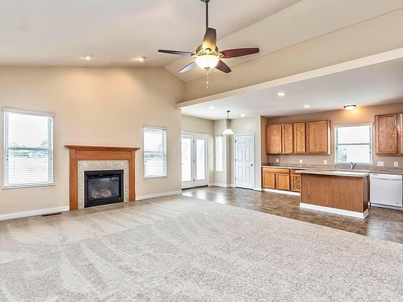 3rd image of 121 Brenden Park Dr