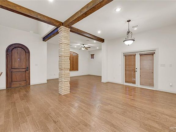 5th image of 421 Cottonwood Ave