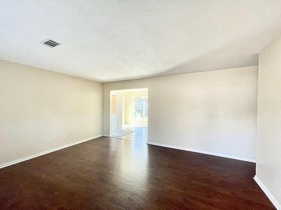 3rd image of 147 Sequoia Cir