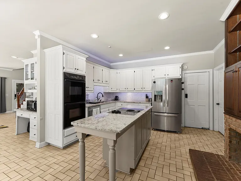 5785 Northside Dr — Photo 21