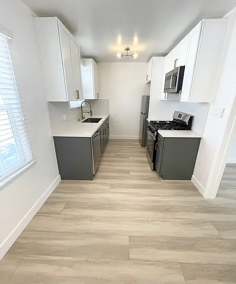 421 N Doheny Dr #14 — Photo 1