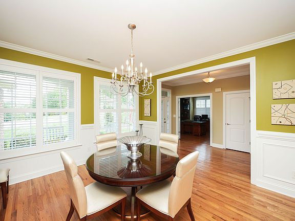 2nd image of 2700 Greenmont Cir