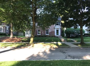 391 Washington Rd, Grosse Pointe, MI 48230