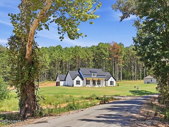 5th image of 110 Cypress Ln