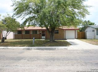 1004 Williamsburg Dr, Schertz, TX 78154