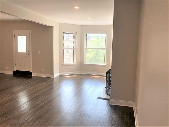 4th image of 920 W Belle Plaine Ave APT 2W
