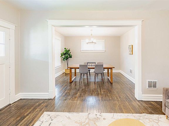 5th image of 2209 Yale Ave