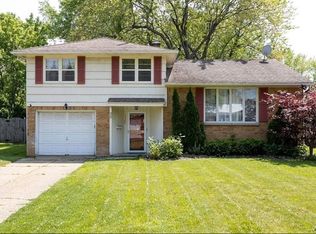 35 Ponderosa Dr, Williamsville, NY 14221