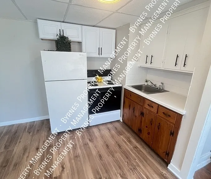347 Main St #4 — Photo 1