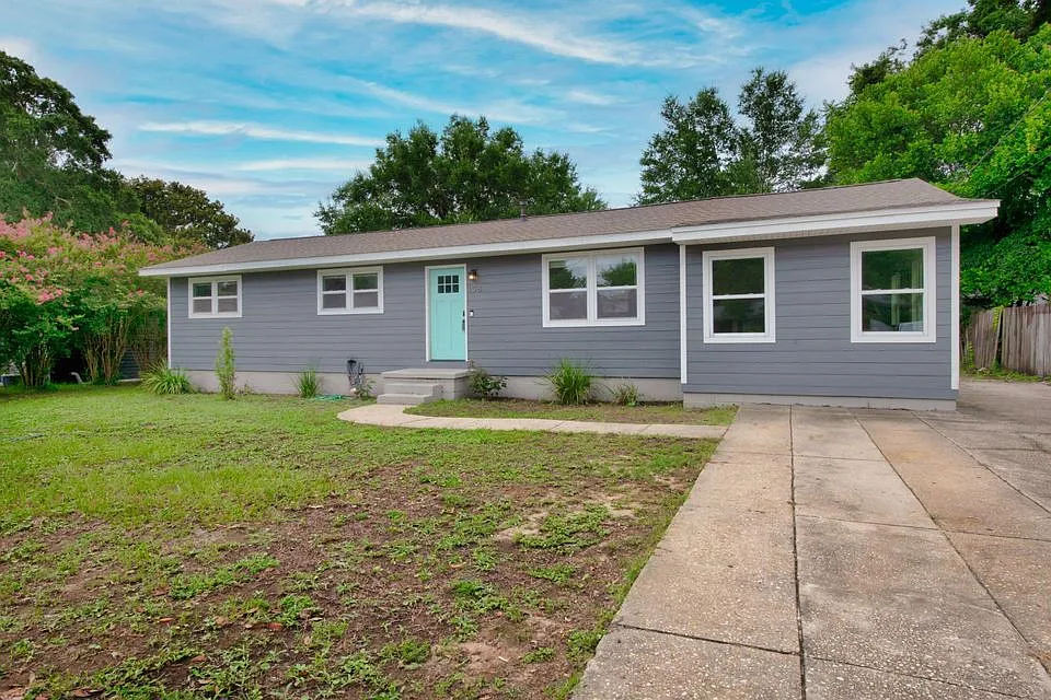 3 bed, 2.5 bath, 1306 sqft, $2,200 — Photo 2