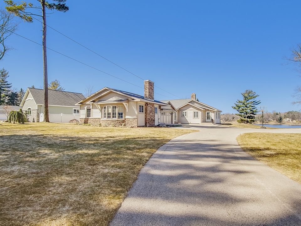 1st image of 624 Lake Dr