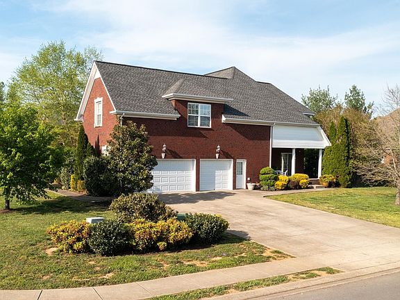 3rd image of 1304 Saint Ives Ct