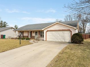 4916 Clovedale Dr, Woodburn, IN 46797