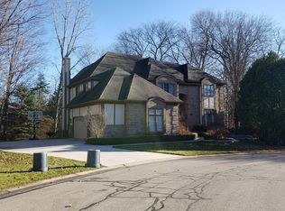 27088 Pembridge Ln W, Farmington, MI
