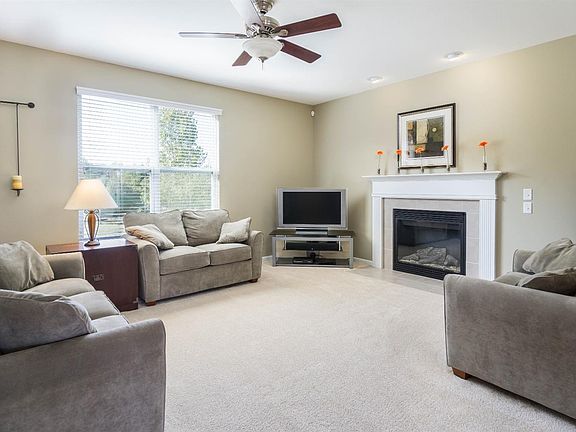 5th image of 519 Honey Locust Ct