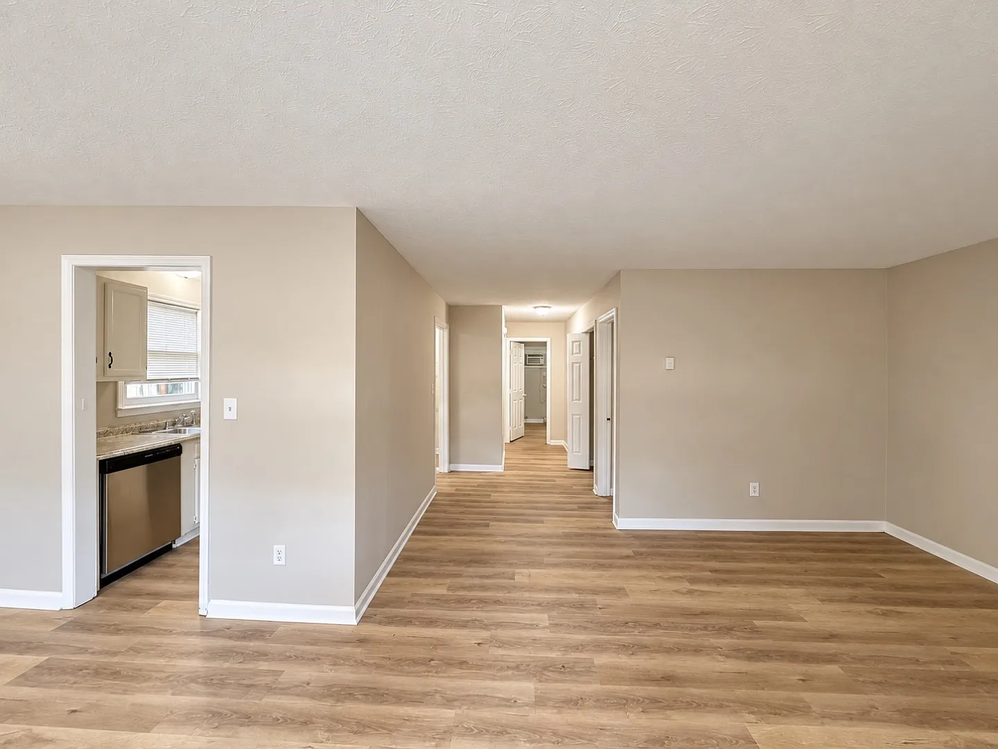 304 Garden Park Dr — Photo 2